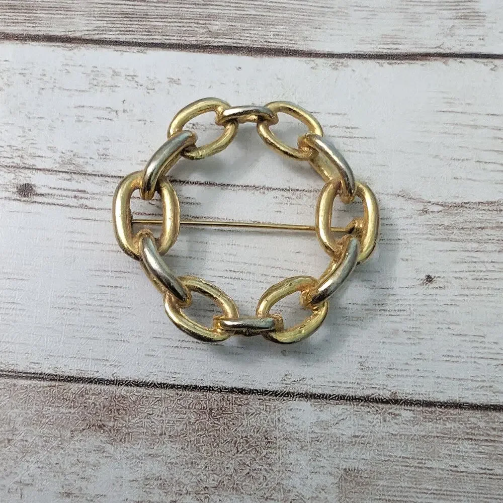 Vintage Brooch / Pin - Chain Design Circle 1 & 5/8